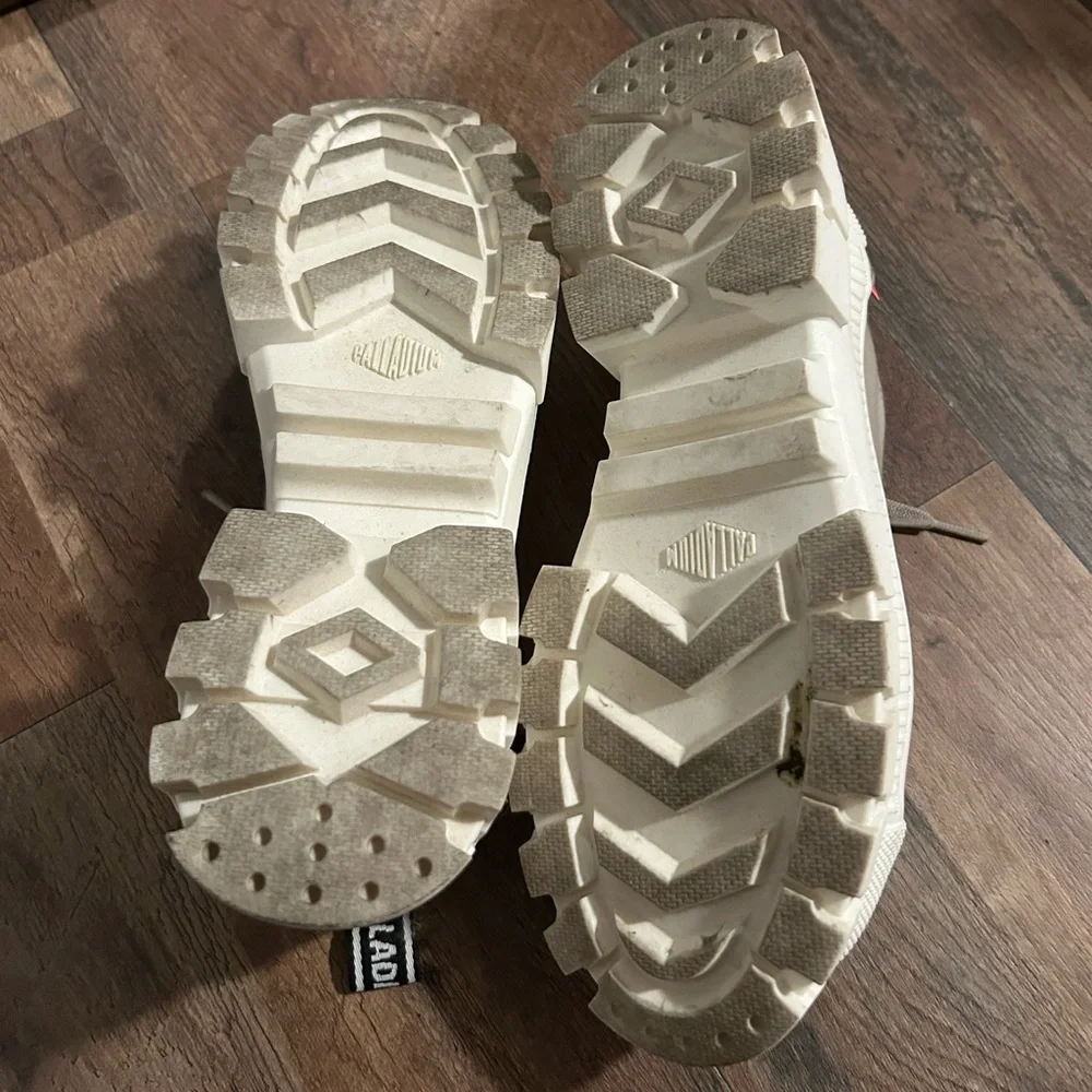 Palladium Platform Revolt Lo Sneakers - Size 8